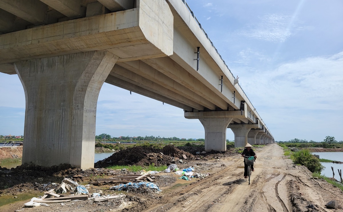 Ngắm cầu vượt dài nhất tuyến đường ven biển Thanh Hóa- Ảnh 10.