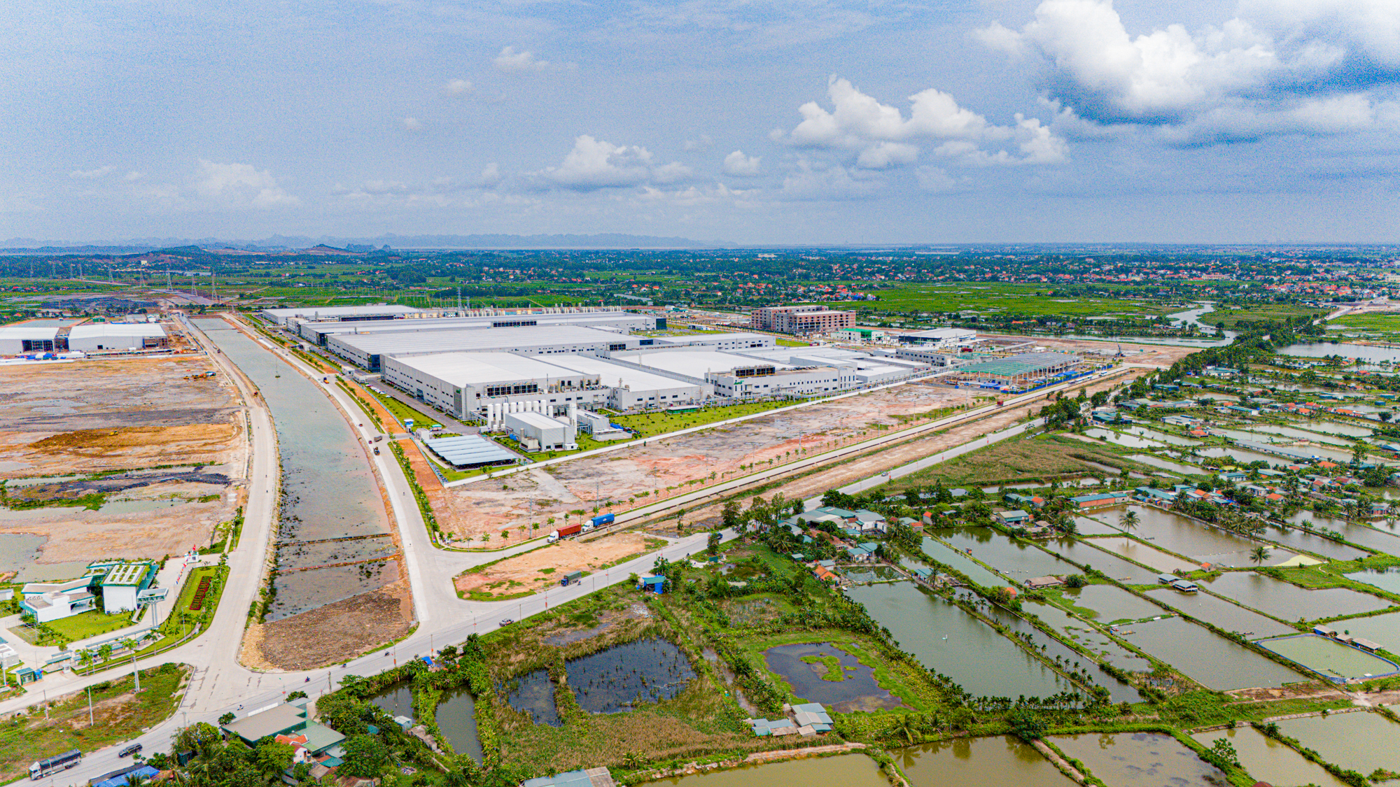 Toàn cảnh tuyến đường 9.400 tỷ đang xây dựng, rộng 10 làn xe, sẽ kết nối 3 thành phố của tỉnh Quảng Ninh- Ảnh 11.
