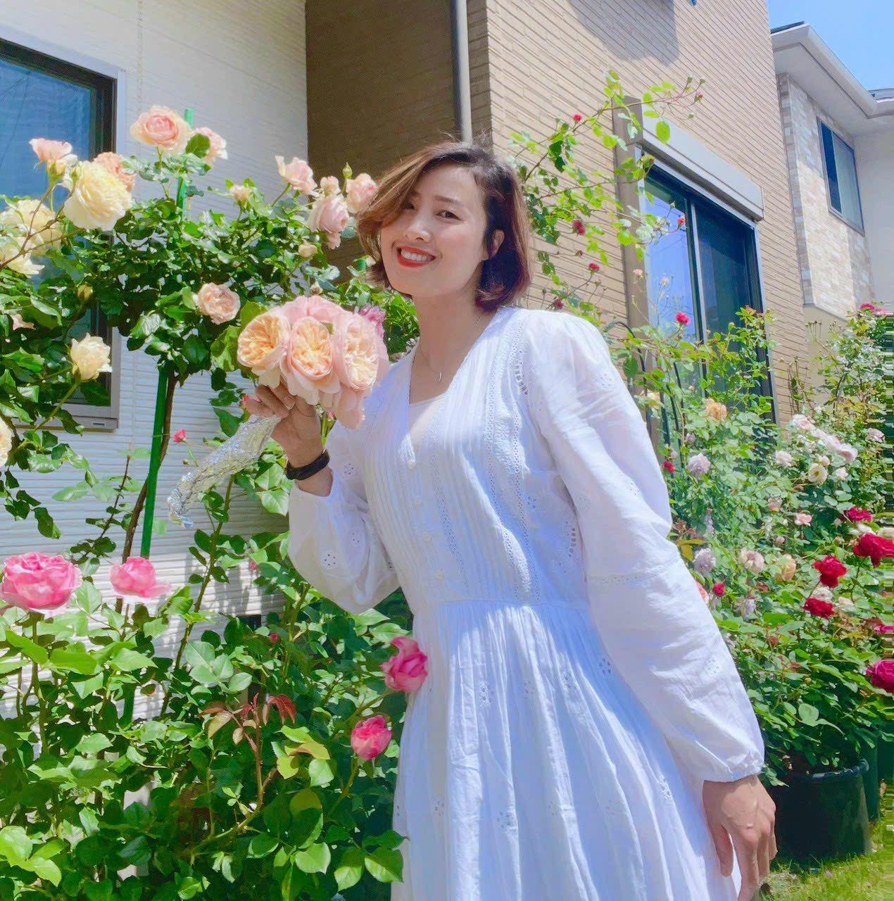 Ngôi nhà lúc nào cũng thơm nức mùi hoa vì có vườn hồng hơn 80 loại của mẹ Việt ở Nhật- Ảnh 21.