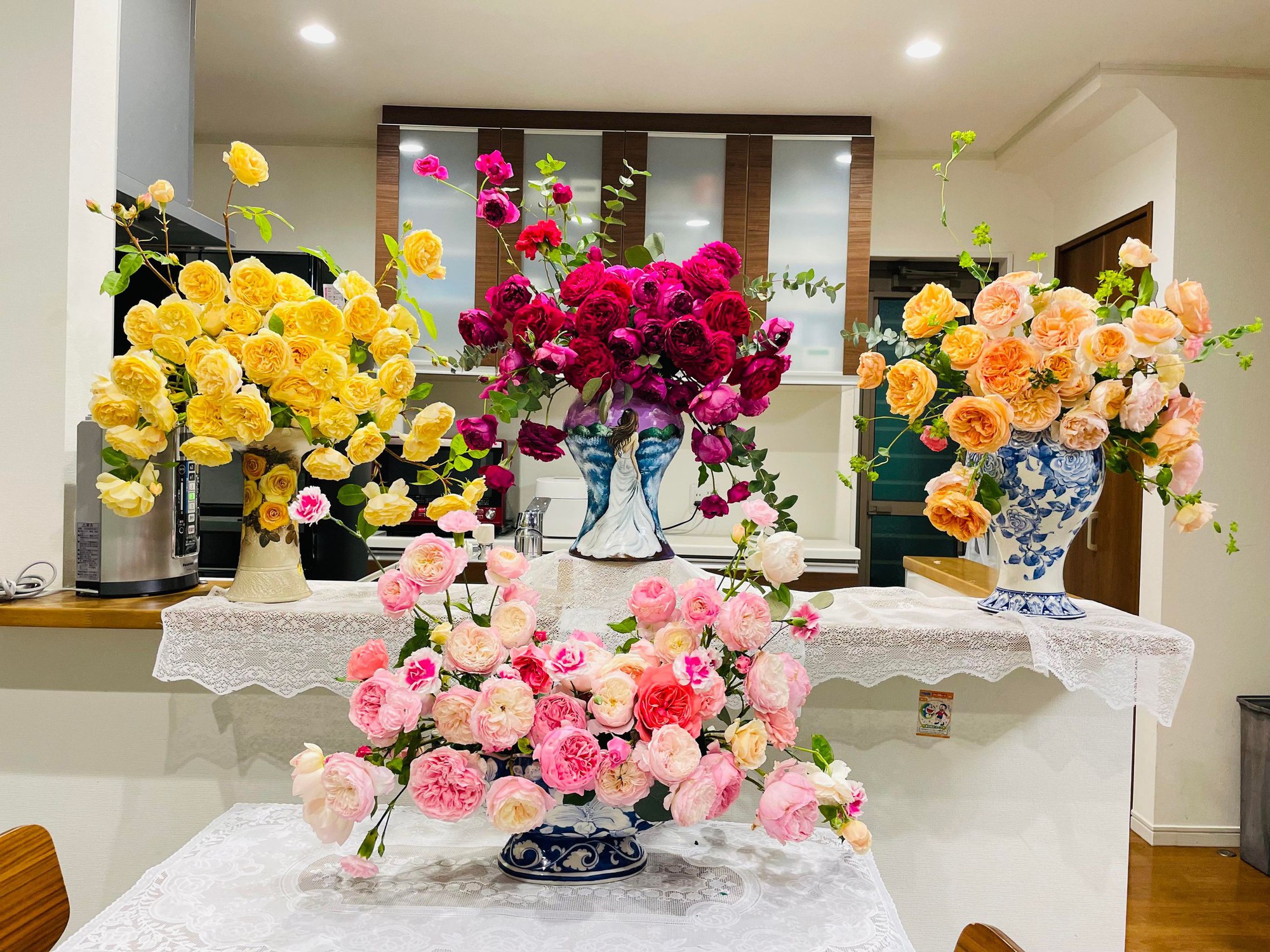 Ngôi nhà lúc nào cũng thơm nức mùi hoa vì có vườn hồng hơn 80 loại của mẹ Việt ở Nhật- Ảnh 26.
