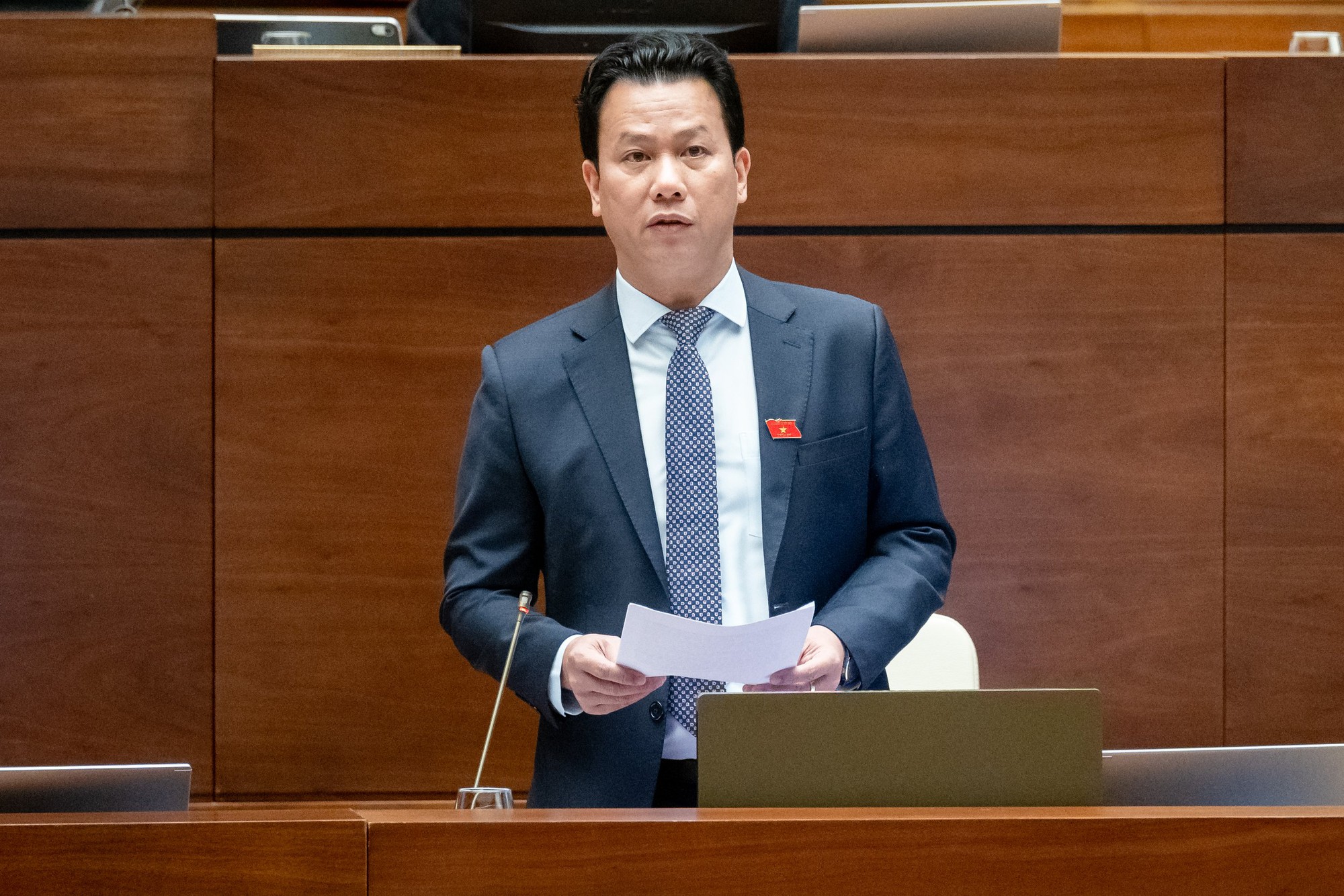 Bộ trưởng Bộ TN-MT Đặng Quốc Khánh trả lời chất vấn sáng 4-6