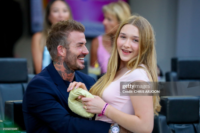 Momentos en los que David Beckham fue criticado por tener demasiada intimidad con las chicas: Besos en los labios, abrazos por detrás, manos en posiciones sensibles - Foto 2.