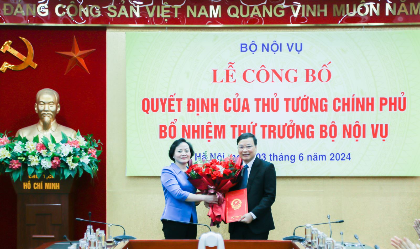 Công bố Quyết định của Thủ tướng bổ nhiệm tân Thứ trưởng- Ảnh 1.