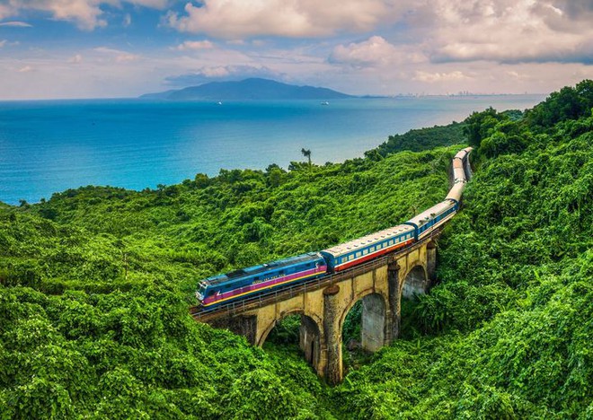 Chuyến tàu dài nhất Việt Nam được chuyên trang quốc tế ca ngợi, du khách nhận xét: 