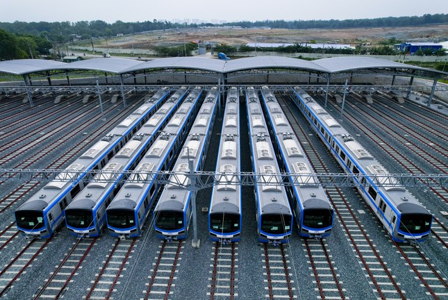Một số đoàn tàu thuộc tuyến metro số 1 TPHCM tại depot Long Bình (TP Thủ Đức) - Ảnh: Tiền Phong