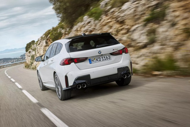 BMW 1-Series 2025 ra mắt: Thay đổi nhẹ nhàng, nội thất xịn không kém nhóm trên, giá dự kiến hút khách ở cả phân khúc xe sang lẫn phổ thông- Ảnh 2.