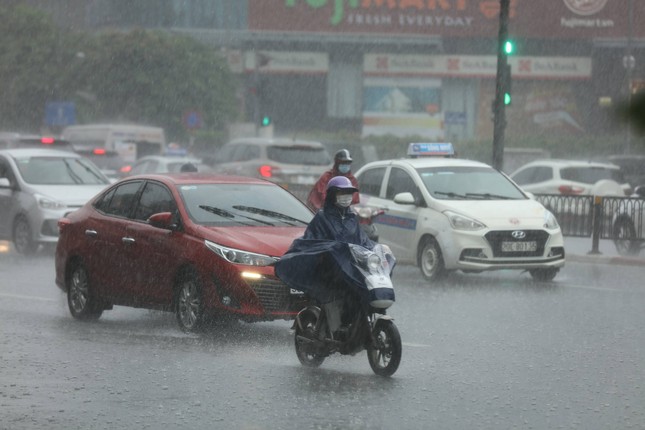 Miền Bắc đón thêm nhiều đợt mưa rất lớn, cảnh báo sét diện rộng- Ảnh 1.