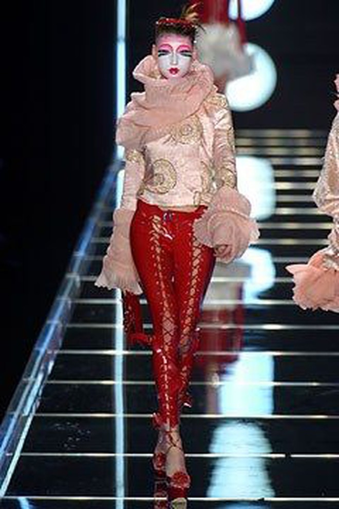 Show diễn bất ổn nhất nhì lịch sử Dior: Model 