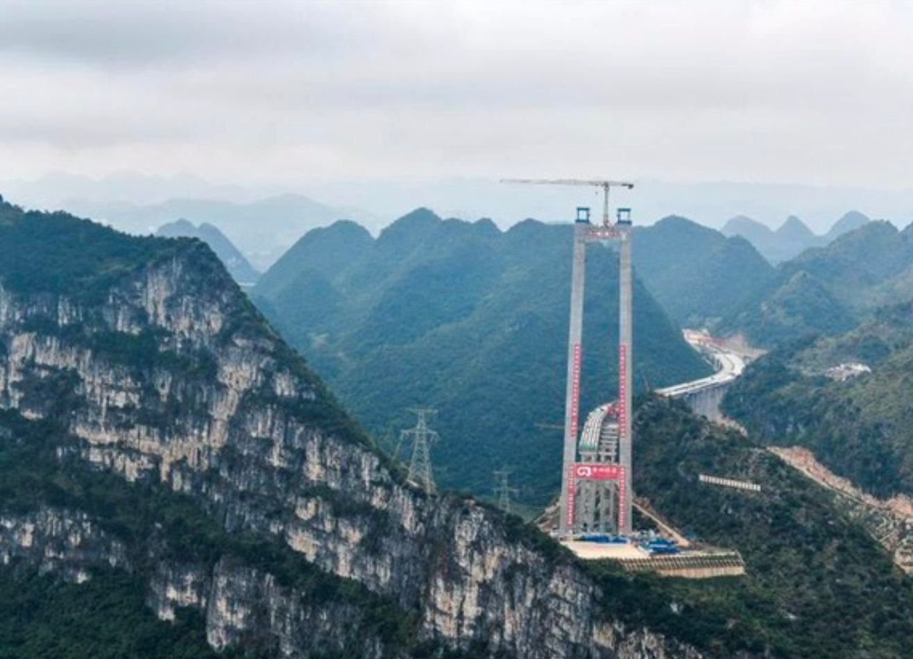Tỉnh thuộc top nghèo nhất Trung Quốc: Sở hữu 30.000 cây cầu băng qua núi cao vài trăm mét, chi phí xây dựng ‘sương sương’ 3-5 nghìn tỷ đồng, sắp khánh thành cầu cao nhất thế giới- Ảnh 4.