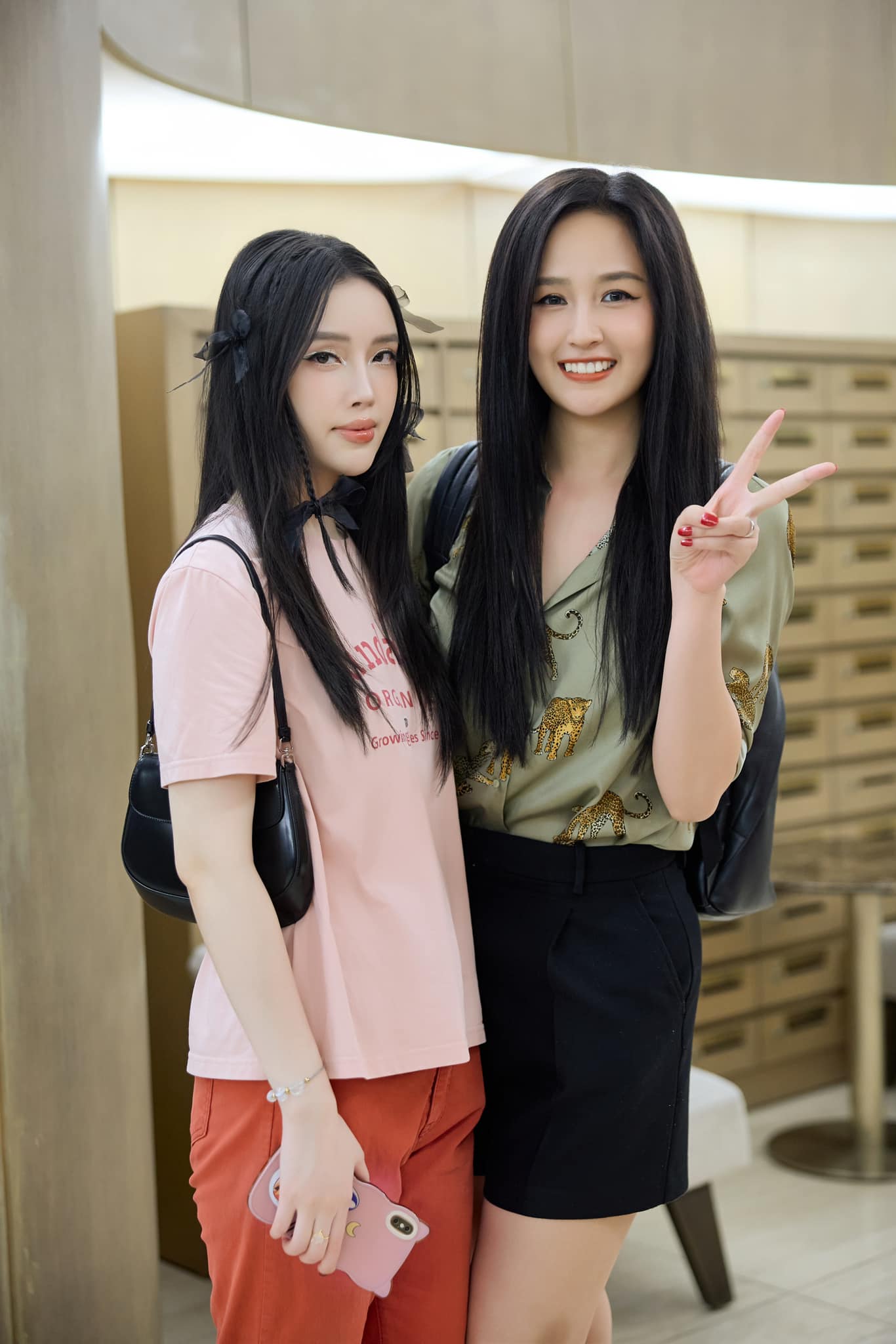 Mai Phương Thuý khoe em gái ruột, dù sinh hai con vẫn sở hữu nhan sắc nổi bật không kém gì chị gái Hoa hậu- Ảnh 2. Mai Phương Thuý khoe em gái ruột, dù sinh hai con vẫn sở hữu nhan sắc nổi bật không kém gì chị gái Hoa hậu- Ảnh 2.