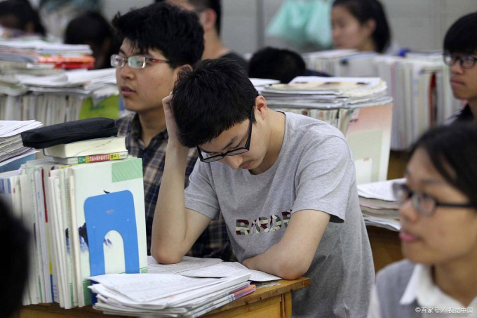 2024 là kỳ thi đại học khốc liệt nhất lịch sử Trung Quốc: Hơn 13 triệu thí sinh cạnh tranh, đề thi theo dạng mới cực khó- Ảnh 2.