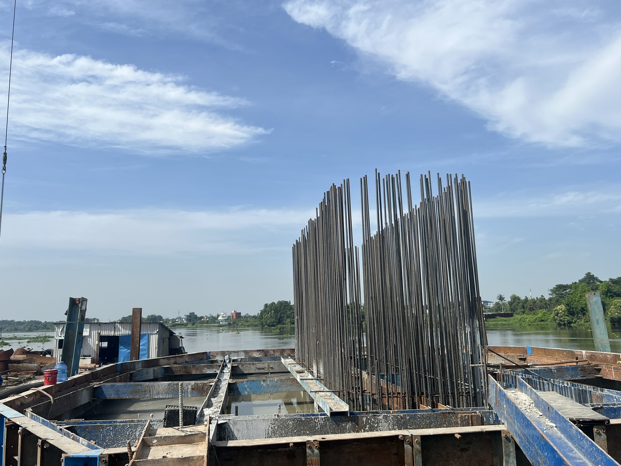 Cận cảnh làm cầu Bình Gởi bắc qua sông Sài Gòn trên đường Vành đai 3 - TP HCM- Ảnh 1.