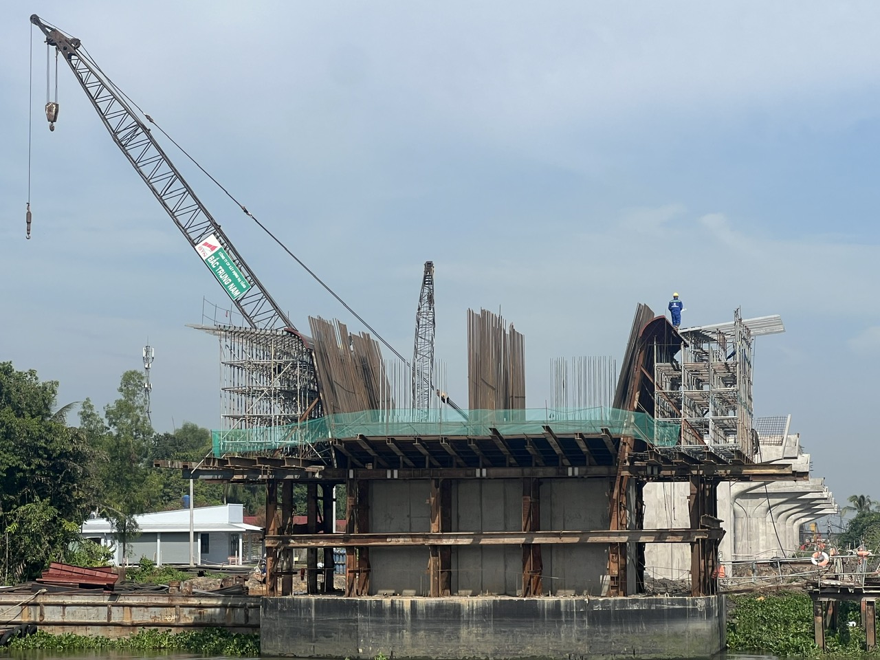 Cận cảnh làm cầu Bình Gởi bắc qua sông Sài Gòn trên đường Vành đai 3 - TP HCM- Ảnh 6.