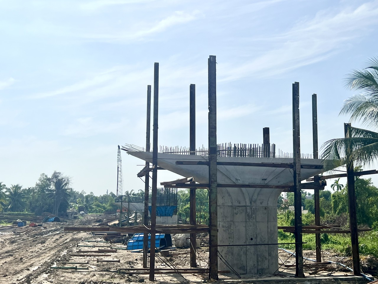 Cận cảnh làm cầu Bình Gởi bắc qua sông Sài Gòn trên đường Vành đai 3 - TP HCM- Ảnh 7.