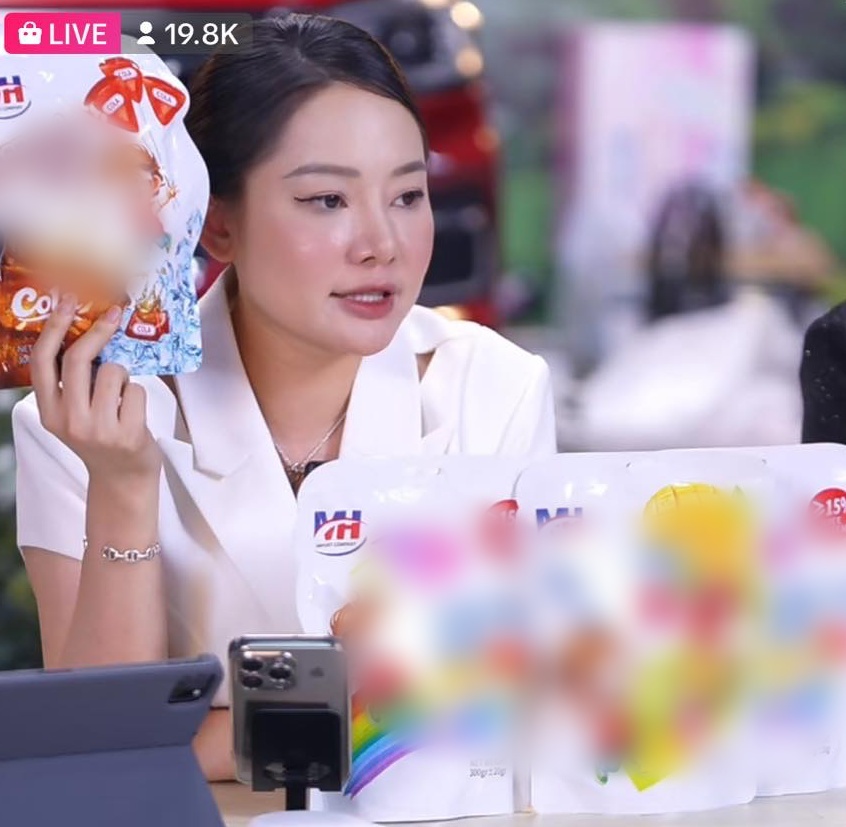 Võ Hà Linh bất ngờ tuyên bố 1 điều về phiên live 40 tiếng của Quyền Leo Daily- Ảnh 2. Võ Hà Linh bất ngờ tuyên bố 1 điều về phiên live 40 tiếng của Quyền Leo Daily- Ảnh 2.