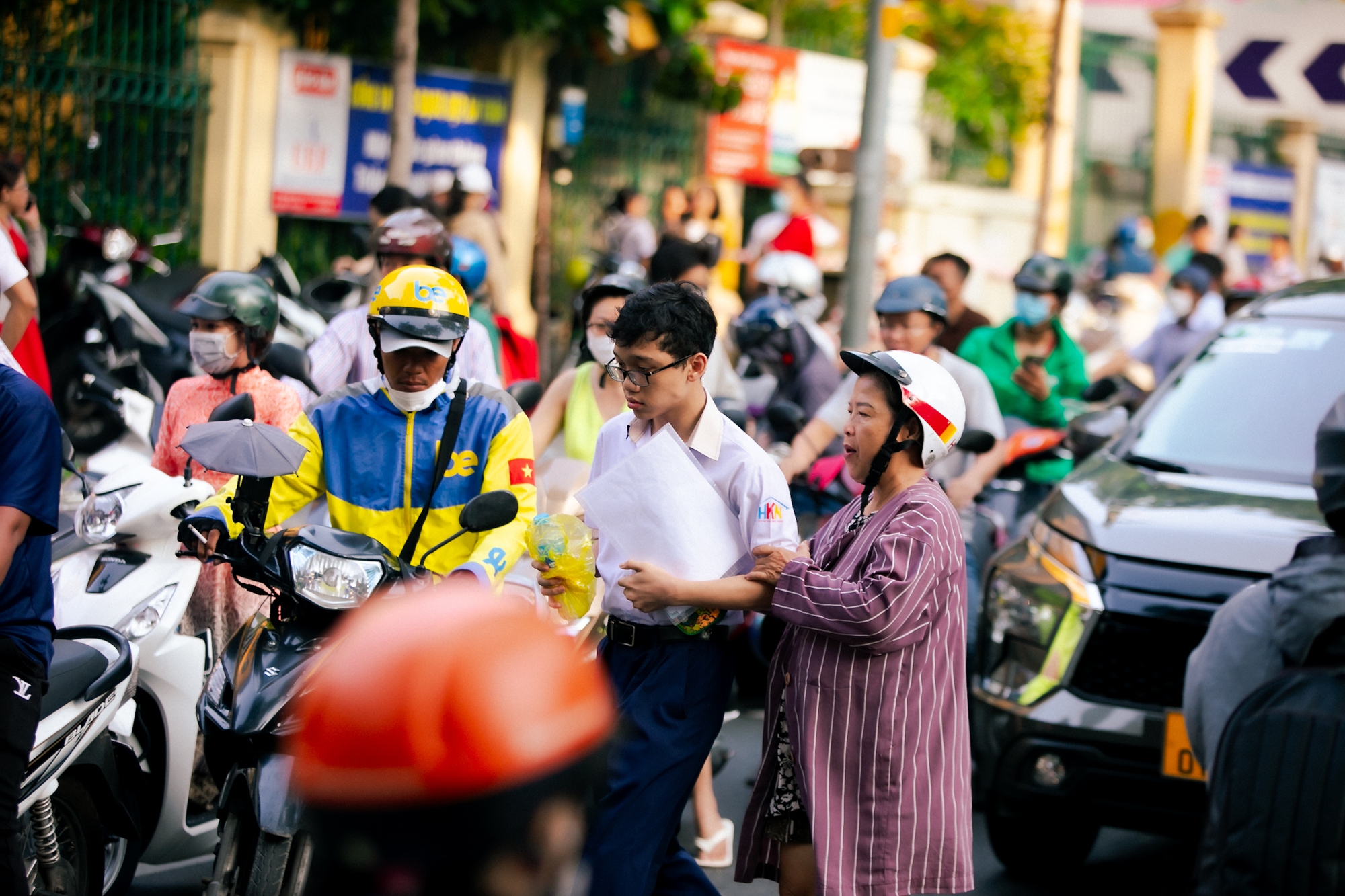 Gần 100.000 học sinh TP.HCM chính thức hoàn thành bài thi môn Văn- Ảnh 20.