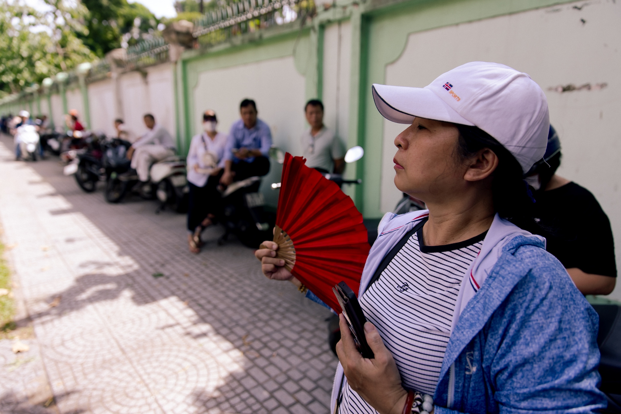 Gần 100.000 học sinh TP.HCM chính thức hoàn thành bài thi môn Văn- Ảnh 1.
