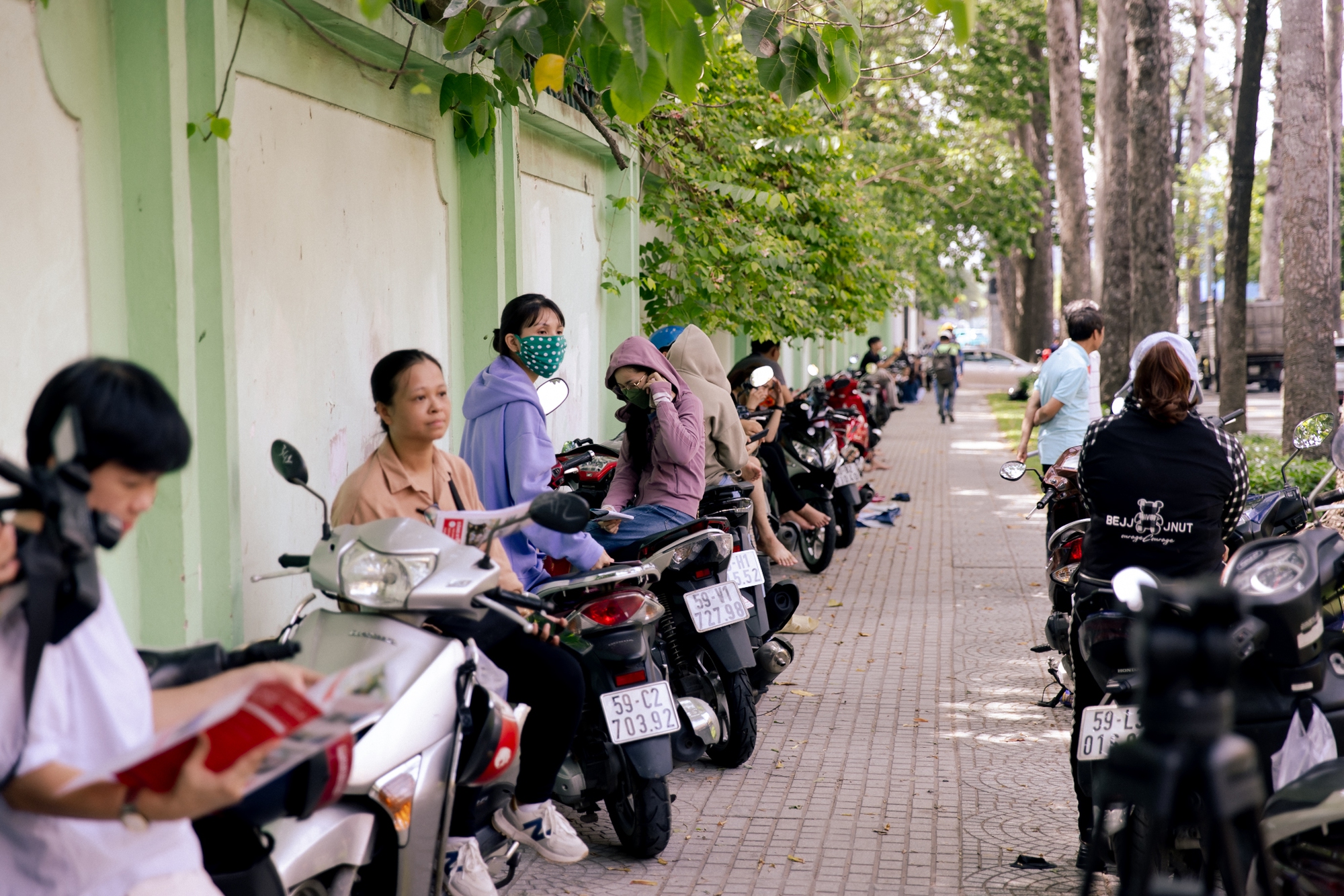 Gần 100.000 học sinh TP.HCM chính thức hoàn thành bài thi môn Văn- Ảnh 4.