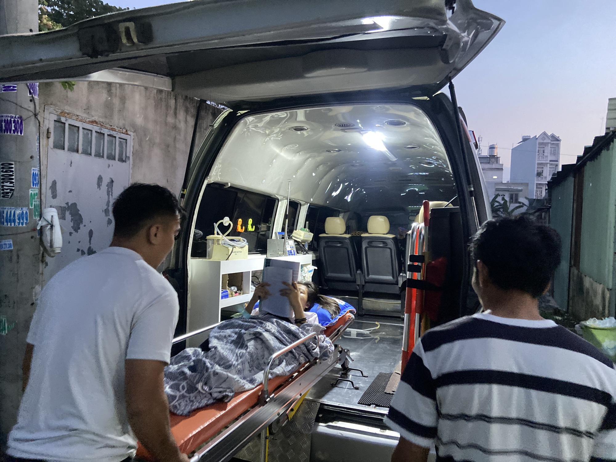 Gần 100.000 học sinh TP.HCM chính thức hoàn thành bài thi môn Văn- Ảnh 42.