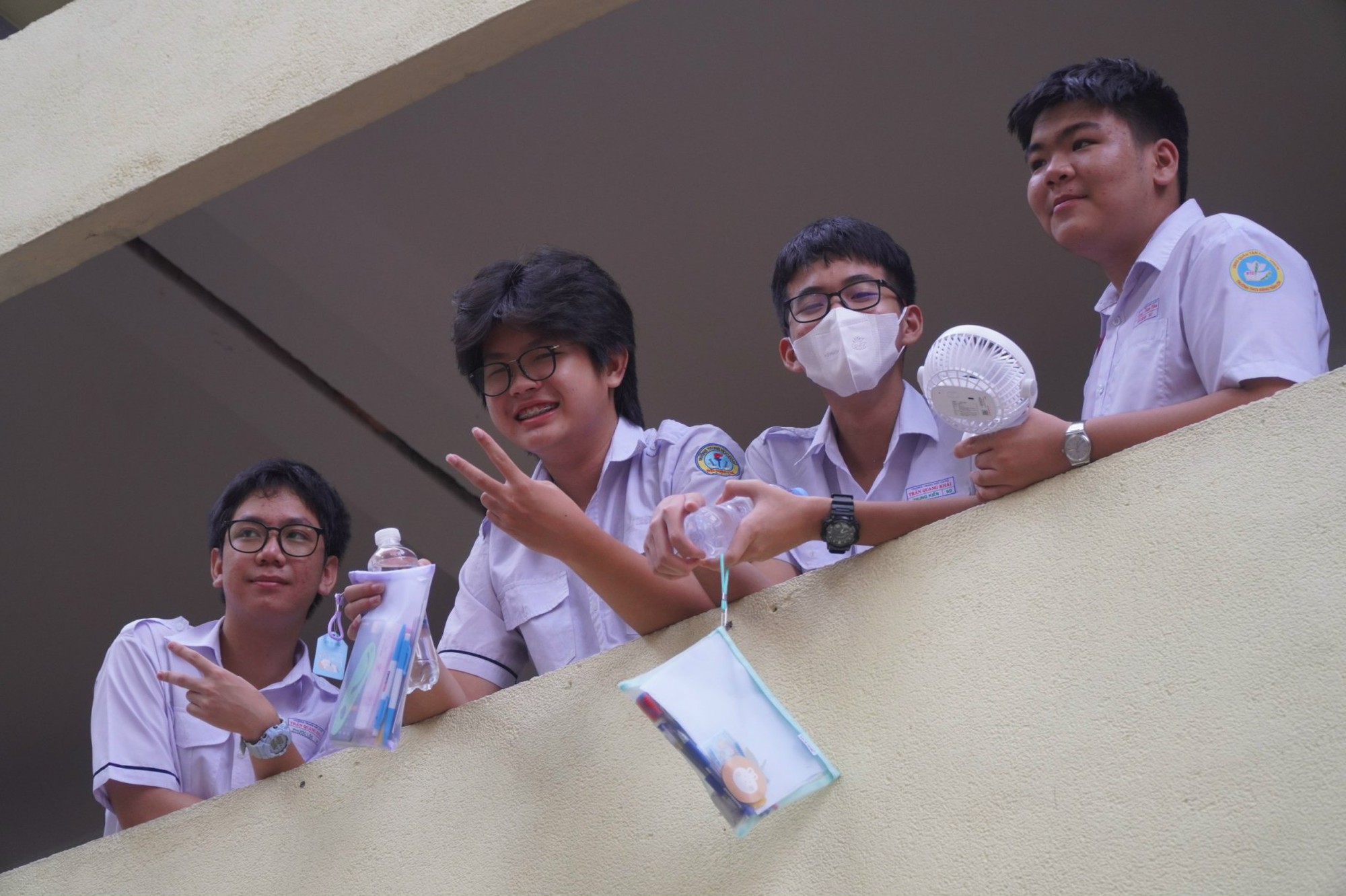 Gần 100.000 học sinh TP.HCM chính thức hoàn thành bài thi môn Văn- Ảnh 35.