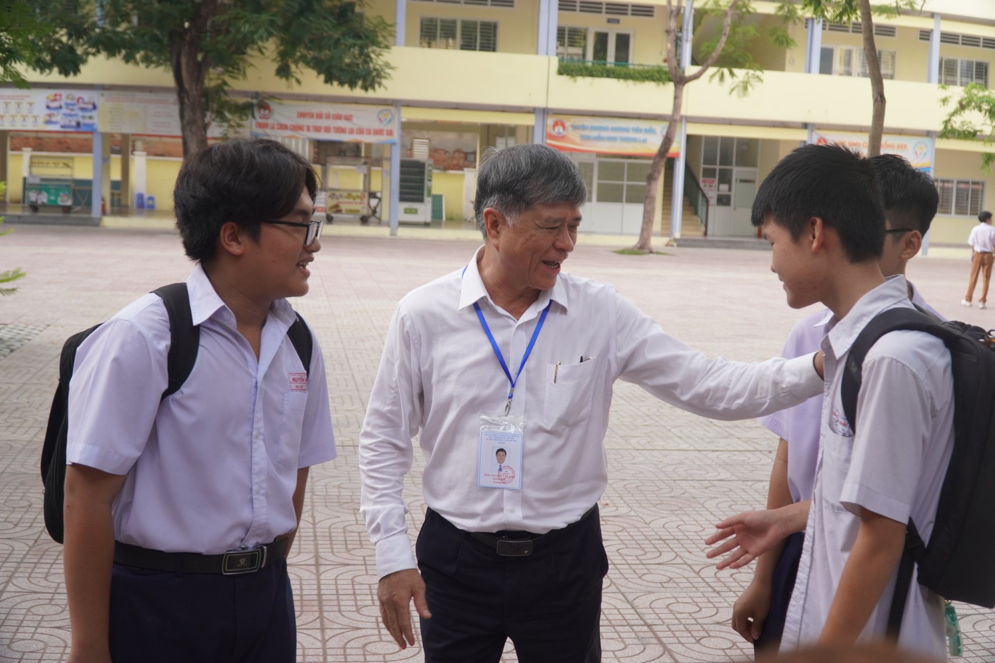 Gần 100.000 học sinh TP.HCM chính thức hoàn thành bài thi môn Văn- Ảnh 34.