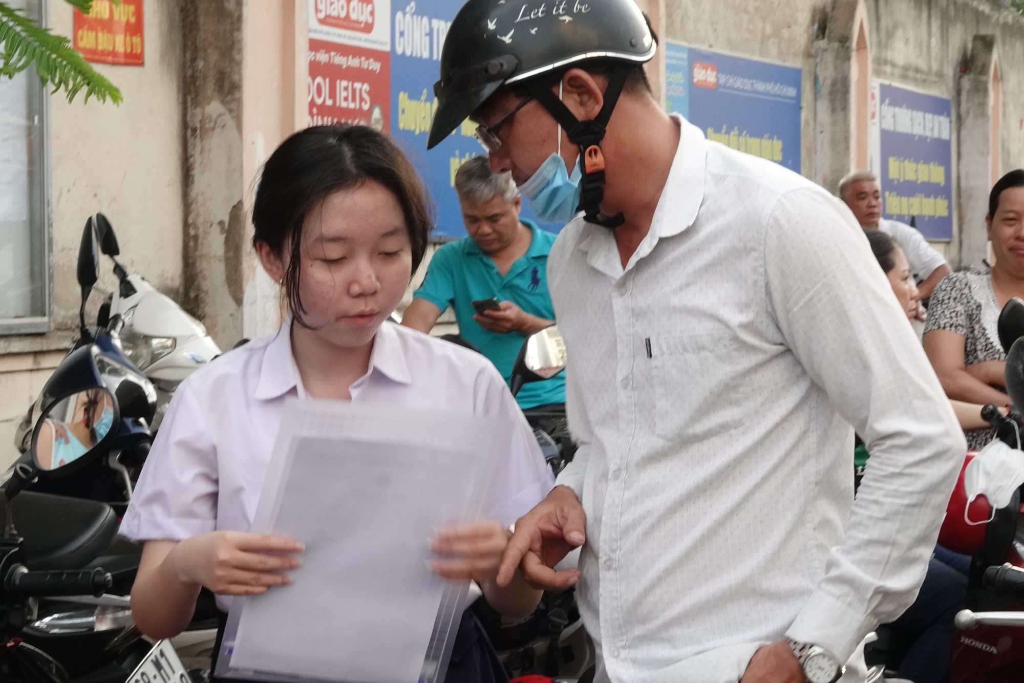 Gần 100.000 học sinh TP.HCM chính thức hoàn thành bài thi môn Văn- Ảnh 29.