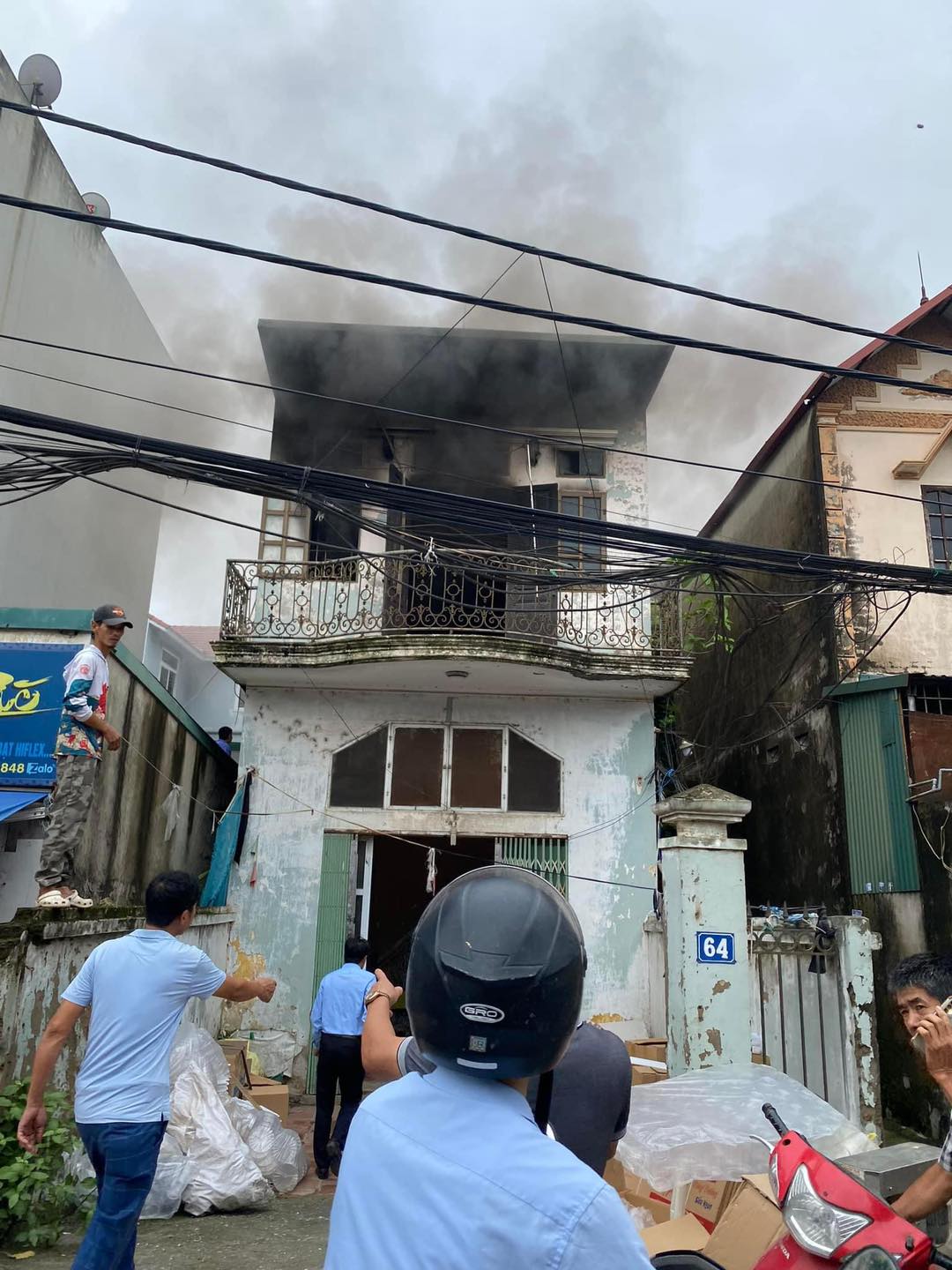 Hà Nội: Cháy nhà đúng ngày mùng 1, nghi do chủ nhà thắp hương- Ảnh 1. Hà Nội: Cháy nhà đúng ngày mùng 1, nghi do chủ nhà thắp hương- Ảnh 1.