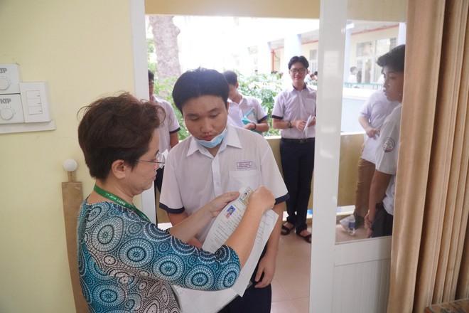 Gần 100.000 học sinh TP.HCM chính thức hoàn thành bài thi môn Văn- Ảnh 15.