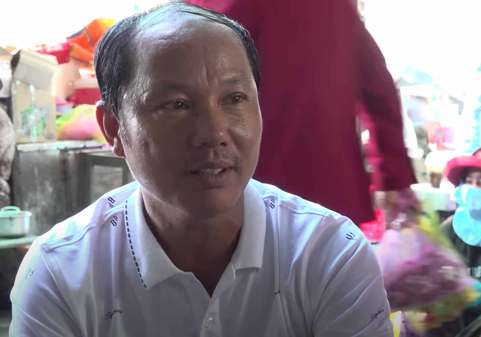 Mẹ dặn ngồi đợi ở bến xe nhưng không quay lại, đứa trẻ 5 tuổi lạc nhà 47 năm, ngày đoàn tụ mới rõ lý do- Ảnh 1. Mẹ dặn ngồi đợi ở bến xe nhưng không quay lại, đứa trẻ 5 tuổi lạc nhà 47 năm, ngày đoàn tụ mới rõ lý do- Ảnh 1.