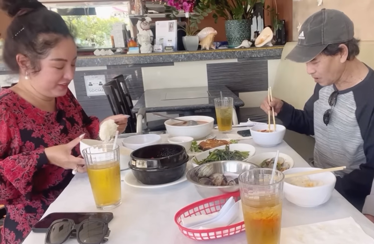 Một nữ nghệ sĩ mua nhà triệu đô ở Mỹ: Một nữ nghệ sĩ mua nhà triệu đô ở Mỹ: