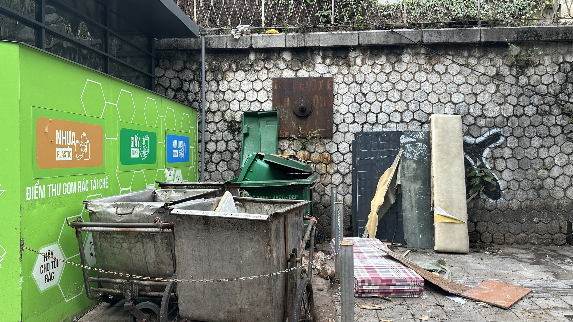 Cận cảnh loạt khu thí điểm gom rác thải cồng kềnh tại Thủ đô- Ảnh 9.