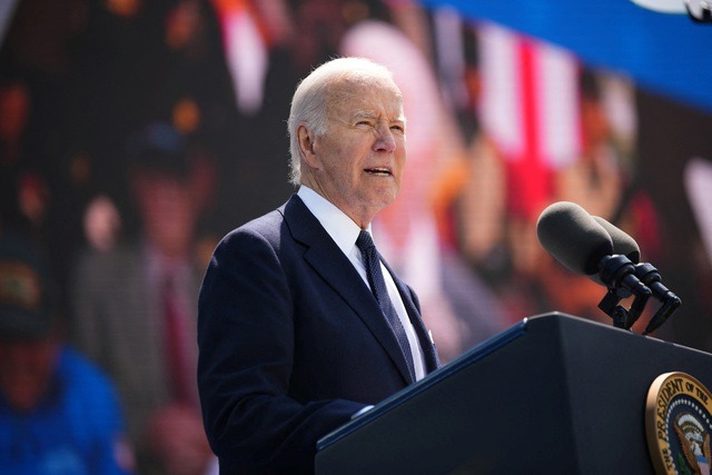 Tổng thống Mỹ Joe Biden phát biểu tại Normandy - Pháp ngày 6-6. Ảnh: REUTERS