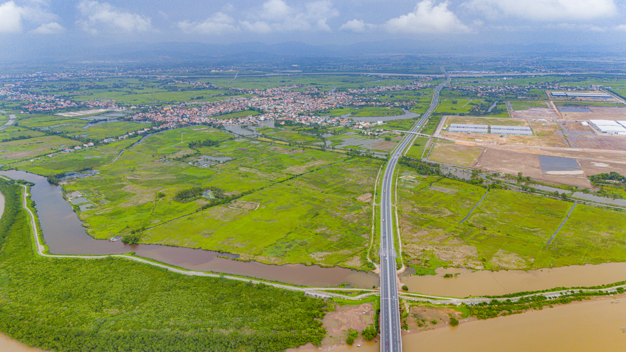 Thị xã là hạt nhân tăng trưởng mới của Quảng Ninh, được đầu tư chỉ sau Hạ Long, có khu kinh tế thu hút tỷ USD, sắp lên thành phố- Ảnh 11.