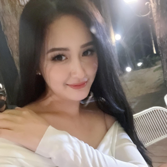 Hoa hậu Mai Phương Thuý khoe visual nét căng khi dự cưới Midu, để lộ món quà đặc biệt cô dâu - chú rể tặng khách mời- Ảnh 2.