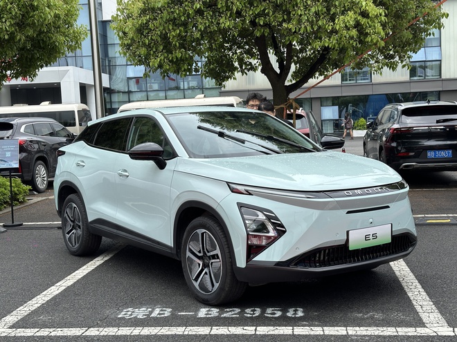 6 mẫu ô tô Trung Quốc ra mắt Việt Nam ngay trong tuần sau: Phần lớn là crossover phân khúc hot, có đủ cả xăng, điện và hybrid, nhiều công nghệ đáng chú ý- Ảnh 1.