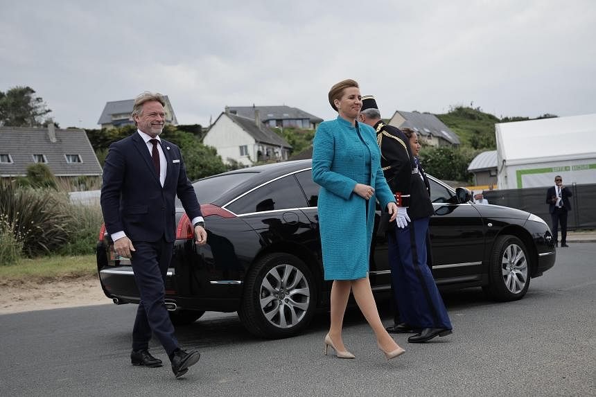 Thủ tướng Đan Mạch Mette Frederiksen (giữa) tại Normandy – Pháp hôm 6-6. Ảnh: EPA-EFE