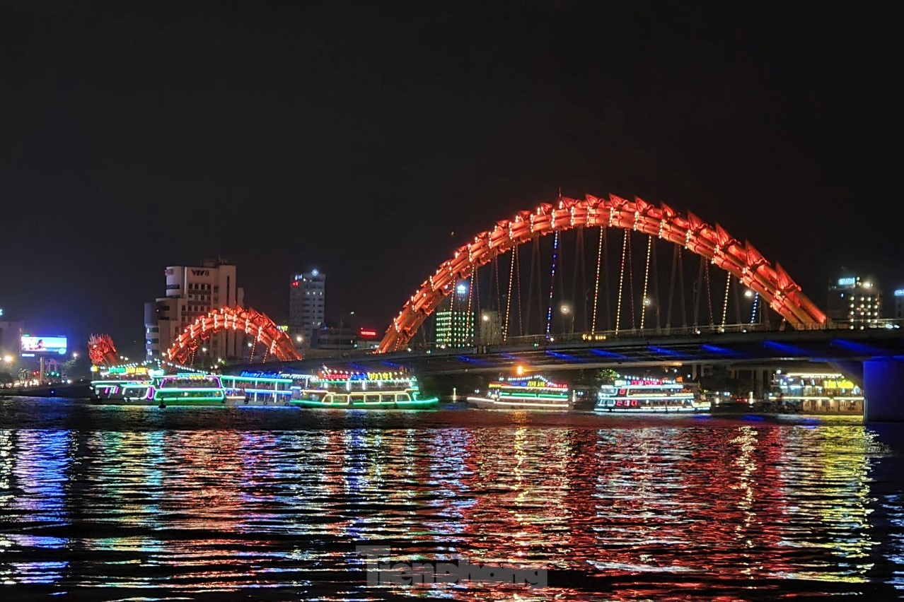 ‘Hốt bạc’ bán vé du thuyền xem pháo hoa quốc tế Đà Nẵng- Ảnh 5.