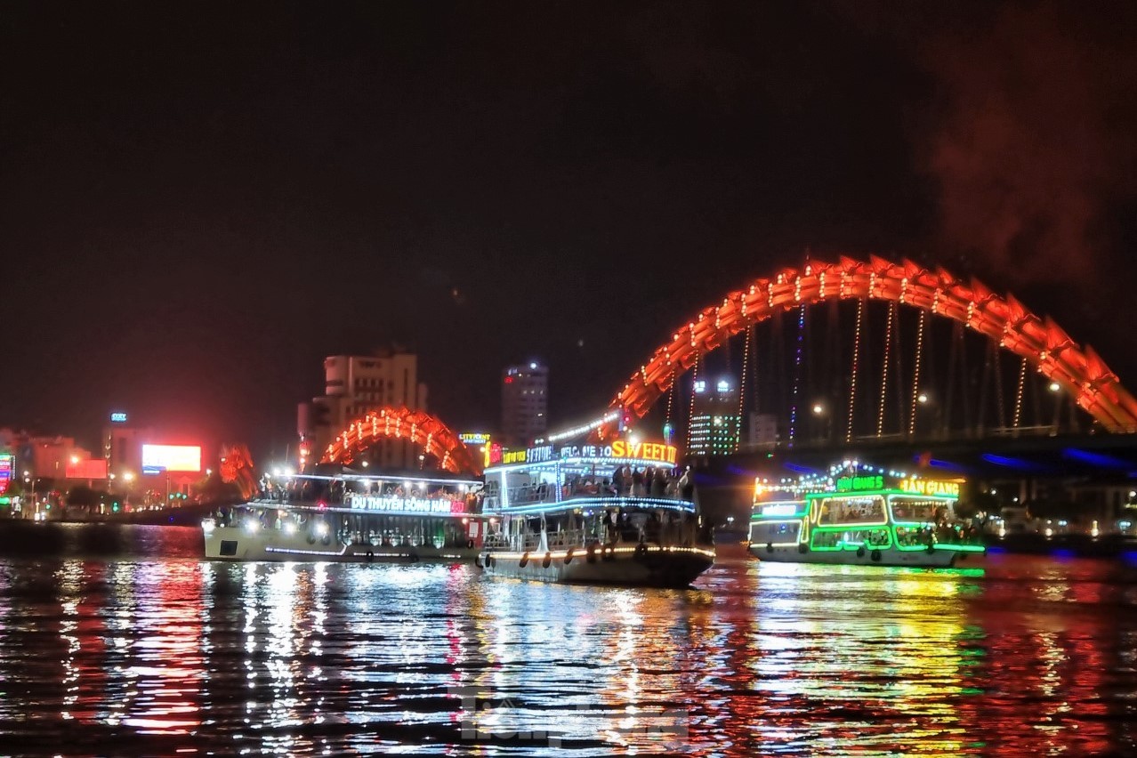 ‘Hốt bạc’ bán vé du thuyền xem pháo hoa quốc tế Đà Nẵng- Ảnh 7.