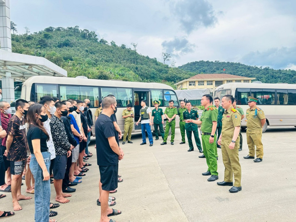 Hiện thực phũ phàng của những công việc được hứa trả 18-30 triệu đồng ở nước ngoài: Ngày làm gần 20 tiếng, bị quản thúc, bạo hành- Ảnh 1.