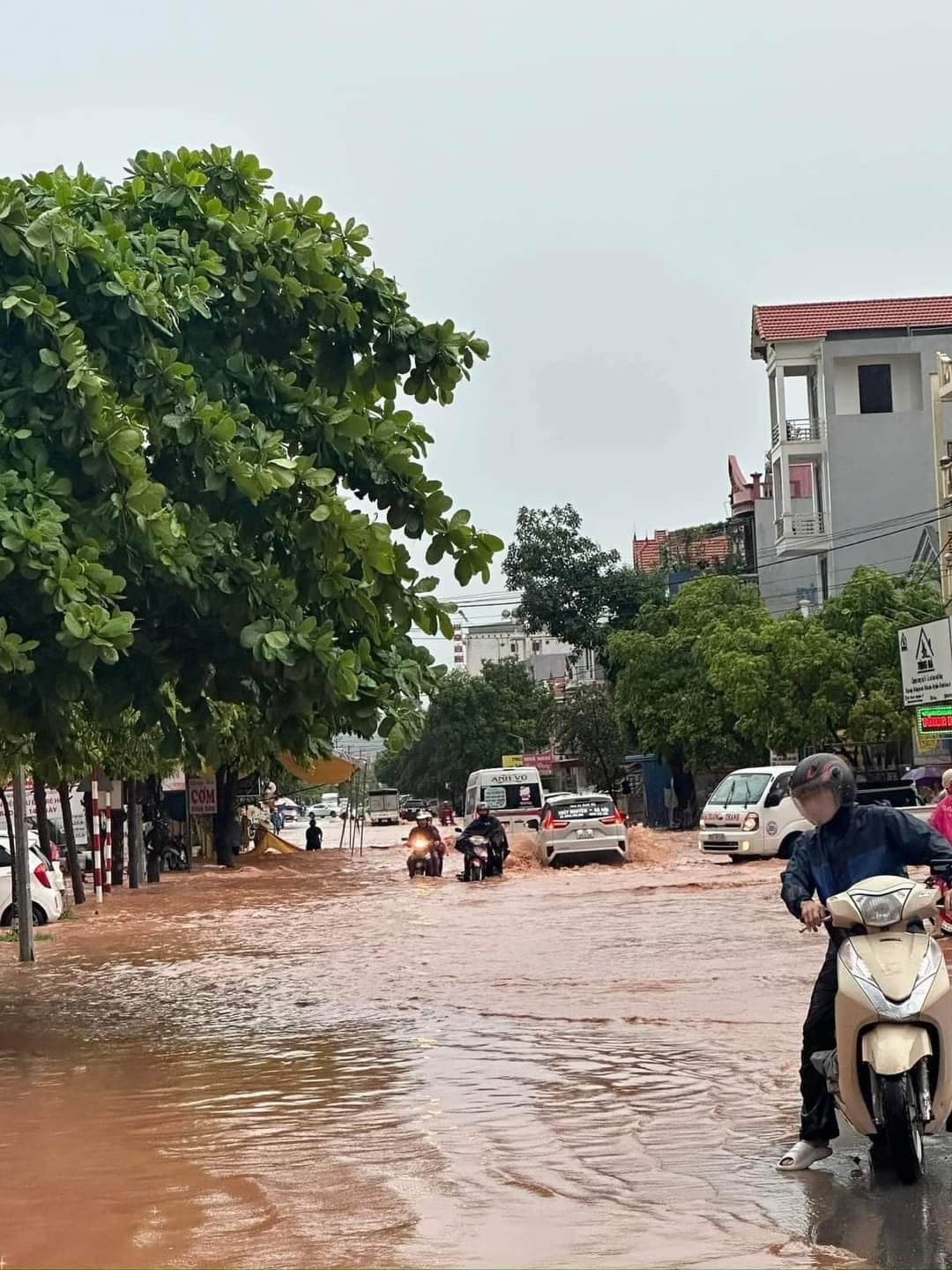 Choáng với hình ảnh ngập nặng nề nhiều khu vực ở Quảng Ninh, Hải Phòng sau mưa lớn- Ảnh 10.