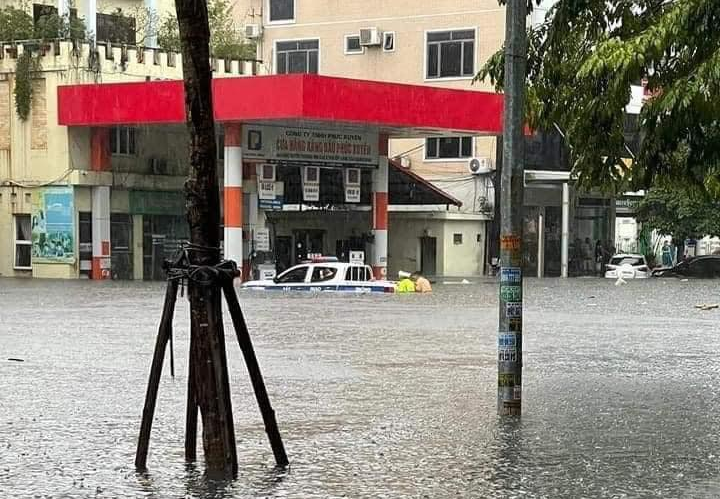 Choáng với hình ảnh ngập nặng nề nhiều khu vực ở Quảng Ninh, Hải Phòng sau mưa lớn- Ảnh 1.