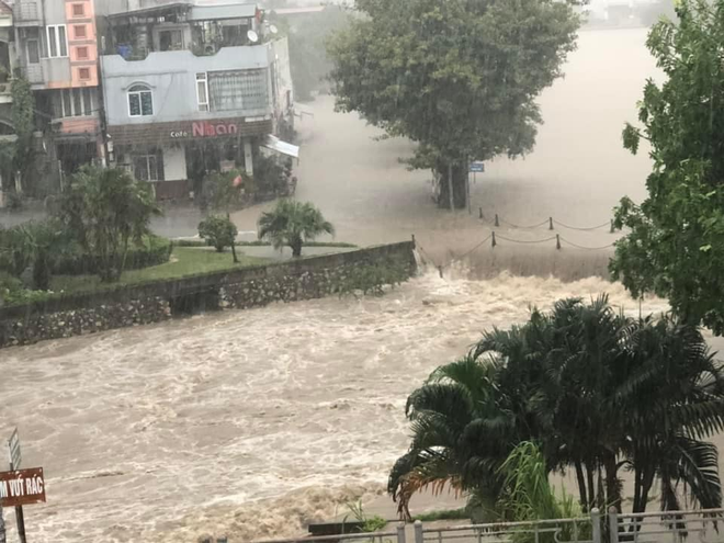 Choáng với hình ảnh ngập nặng nề nhiều khu vực ở Quảng Ninh, Hải Phòng sau mưa lớn- Ảnh 2.