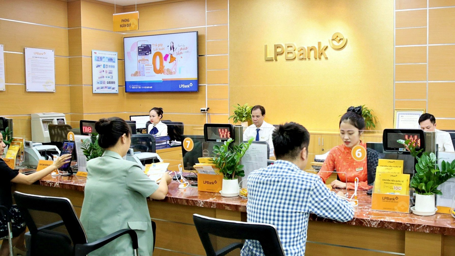 Lãi suất ngân hàng Bưu điện Liên Việt (LPBank) mới nhất tháng 7/2024: Tăng ở nhiều kỳ hạn, mức lãi suất tốt nhất dành cho tiền gửi online 18 tháng- Ảnh 1.