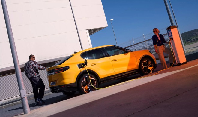 Ford Capri 2024 ra mắt: Giá kỳ vọng quy đổi 1,5 tỷ, chung gầm VW, dáng coupe SUV, chạy gần 630km/sạc