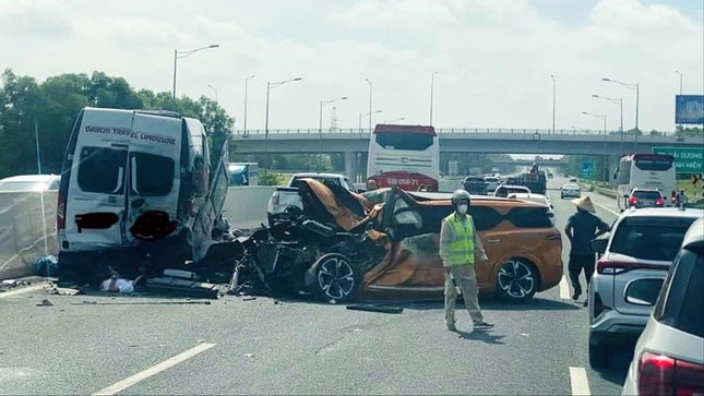 Vụ tai nạn thảm khốc trên cao tốc Hà Nội - Hải Phòng: Tài xế dừng xe ở làn 120km/h- Ảnh 1.