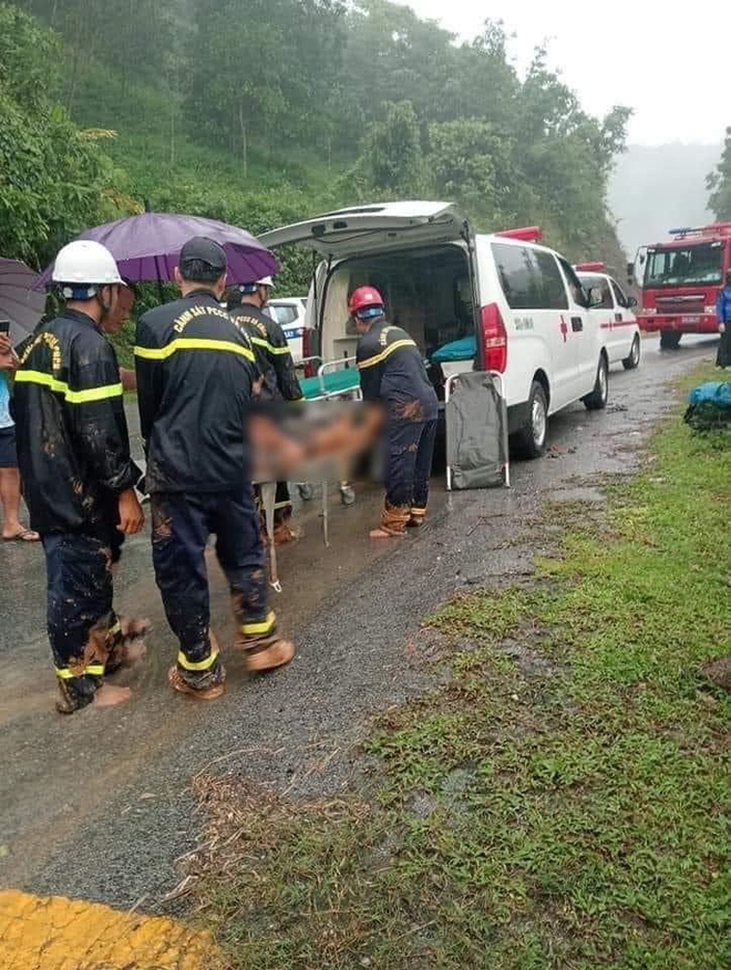 Hiện trường thương tâm vụ tai nạn 7 người chết ở Hà Giang: Hành khách xuống đẩy xe giúp thì bị đất đá tràn xuống- Ảnh 4.