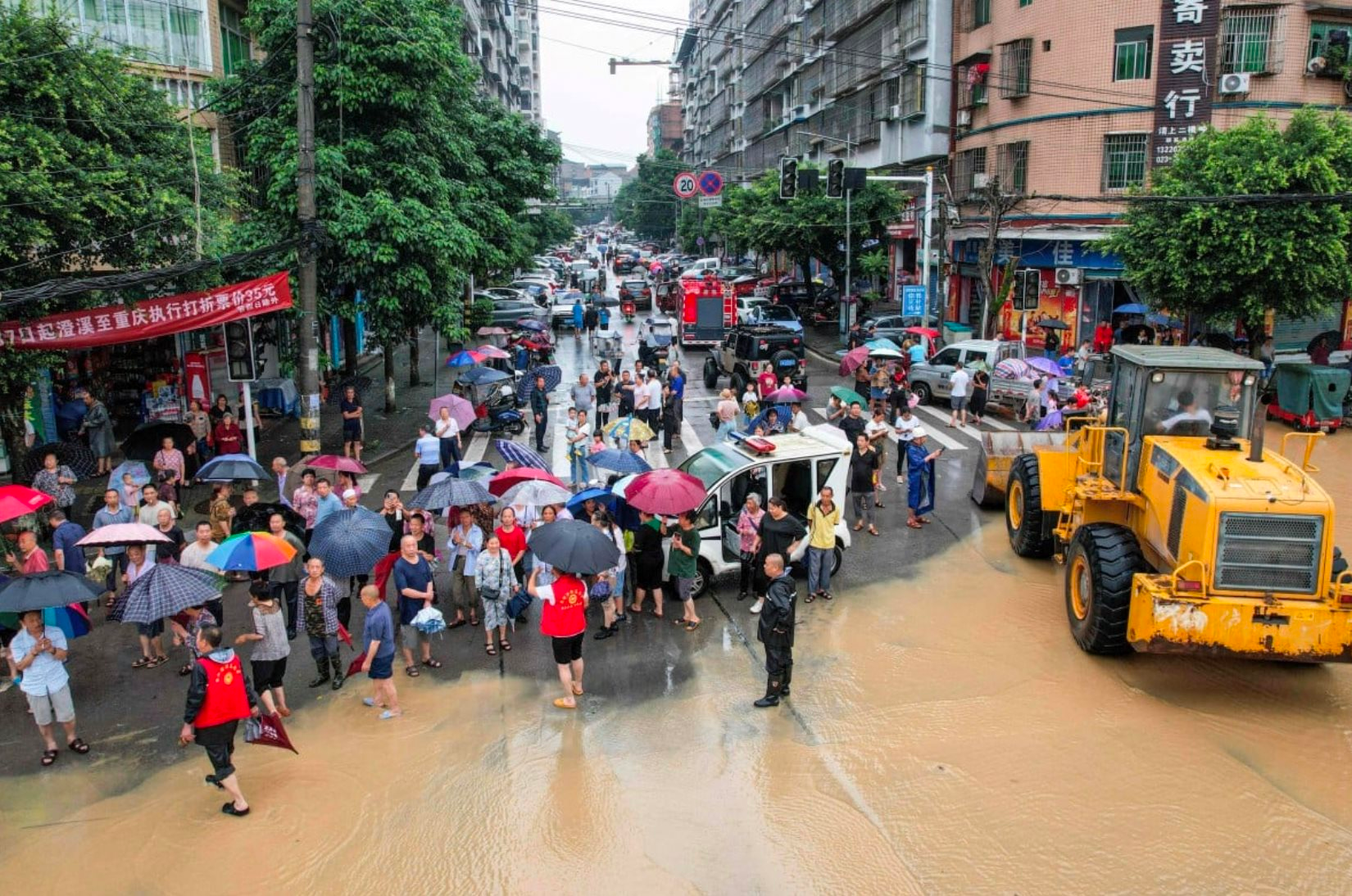 Siêu đô thị của Trung Quốc ngập trong mưa lớn: Thiệt hại gần 300 tỷ đồng, 'căng như dây đàn' khi Đập Tam Hiệp chuẩn bị xả lũ với lượng nước 43.000 m3/s- Ảnh 2.