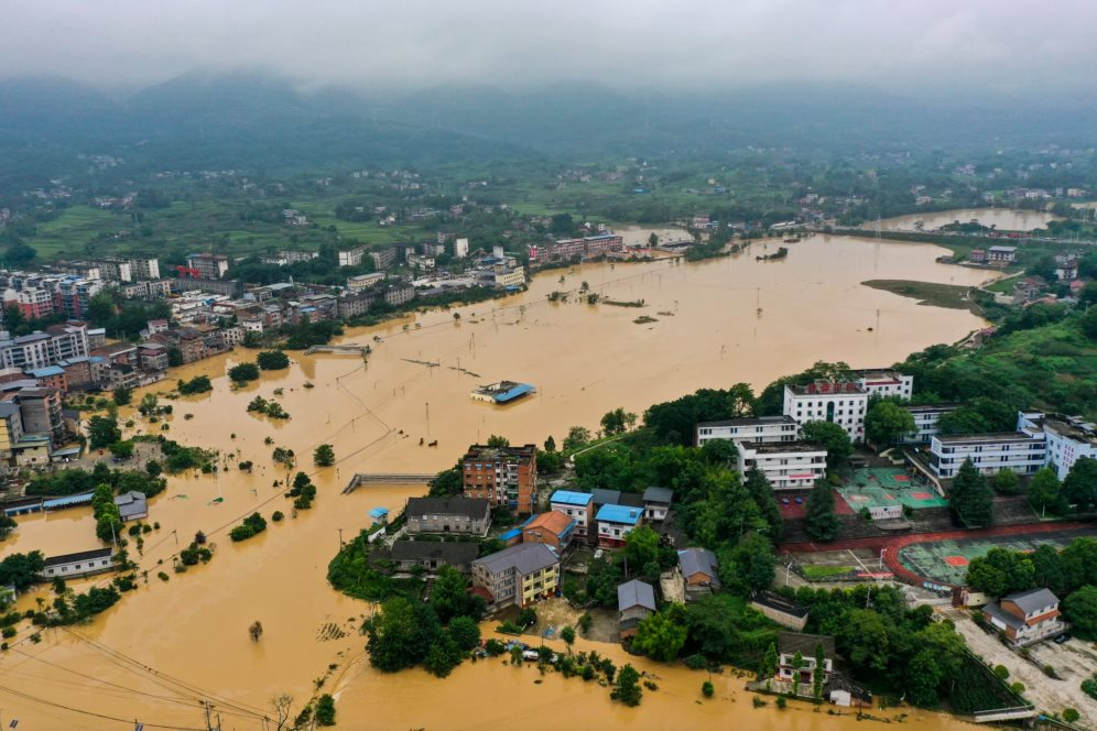 Siêu đô thị của Trung Quốc ngập trong mưa lớn: Thiệt hại gần 300 tỷ đồng, 'căng như dây đàn' khi Đập Tam Hiệp chuẩn bị xả lũ với lượng nước 43.000 m3/s- Ảnh 1.