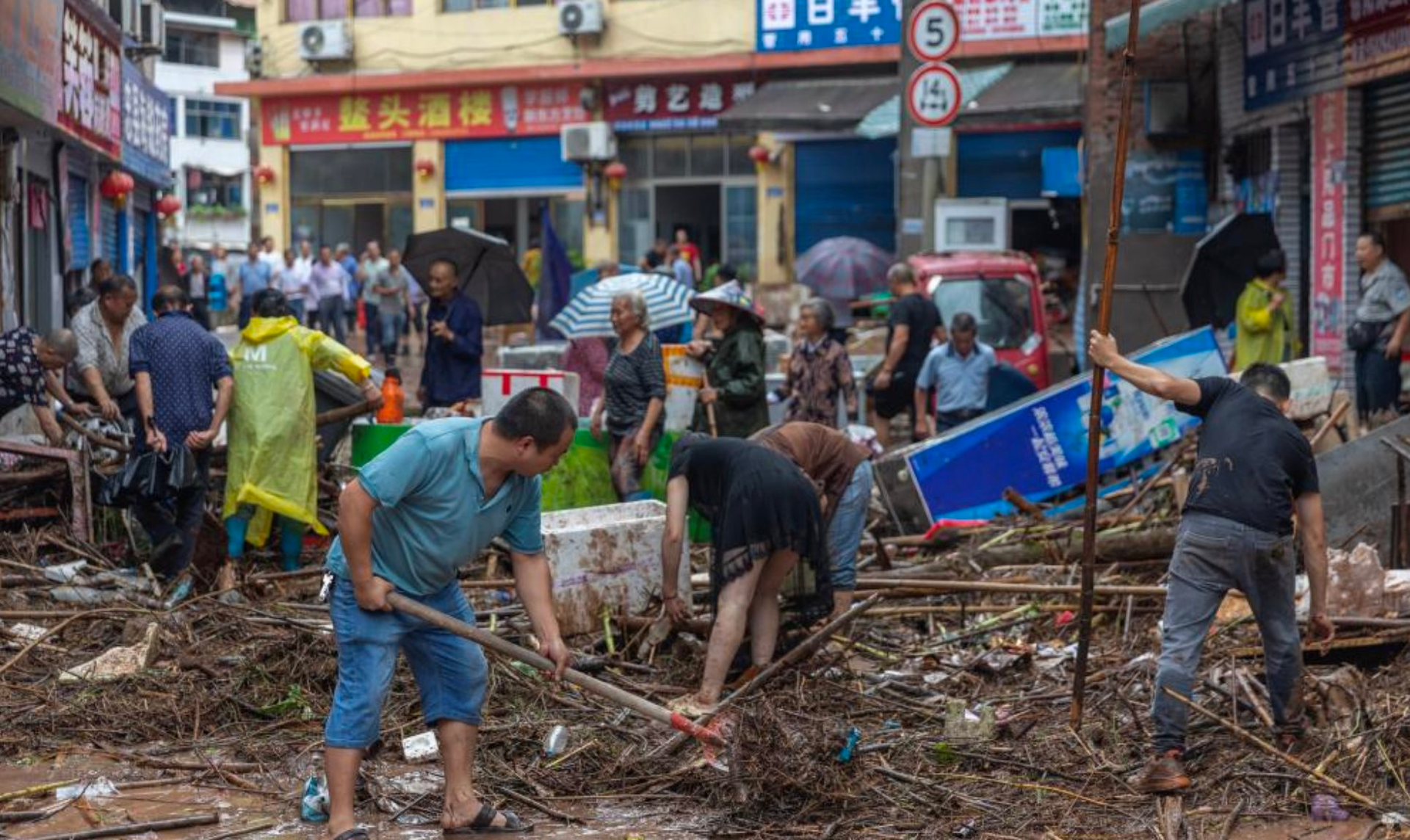 Siêu đô thị của Trung Quốc ngập trong mưa lớn: Thiệt hại gần 300 tỷ đồng, 'căng như dây đàn' khi Đập Tam Hiệp chuẩn bị xả lũ với lượng nước 43.000 m3/s- Ảnh 4.