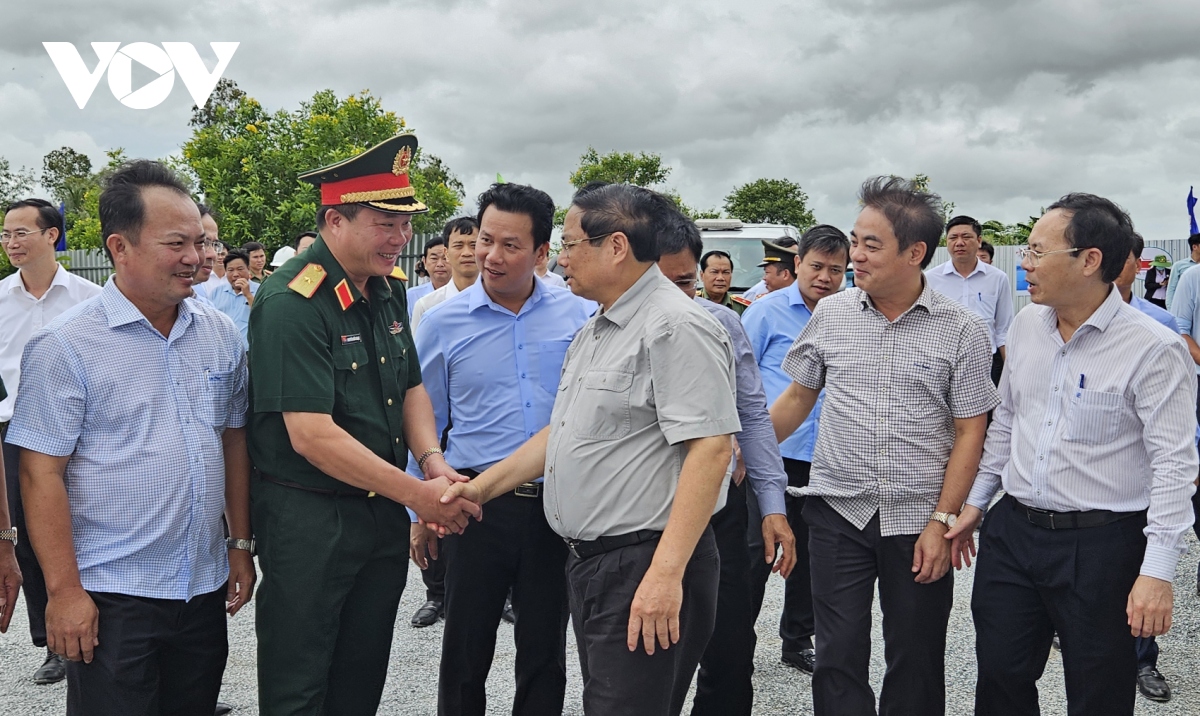 Thủ tướng kiểm tra tình hình triển khai tuyến cao tốc Châu Đốc-Cần Thơ-Sóc Trăng- Ảnh 1.